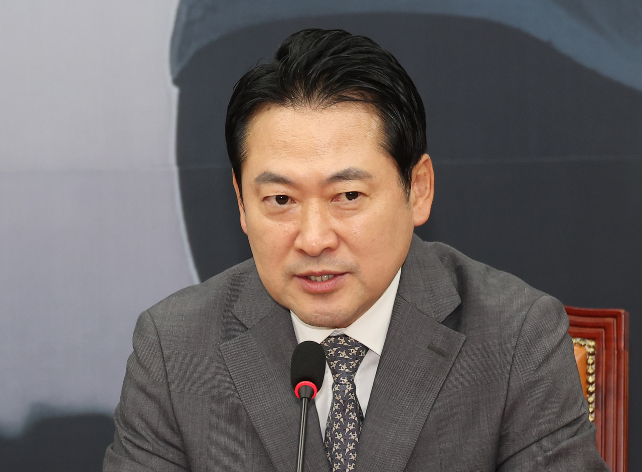 Rep. Jang Dong-hyeok, chair of the main opposition People Power Party, speaks during a meeting with Joseph Yun, acting US ambassador to South Korea, at the National Assembly in Yeouido, Seoul, on Friday. (Yonhap)
