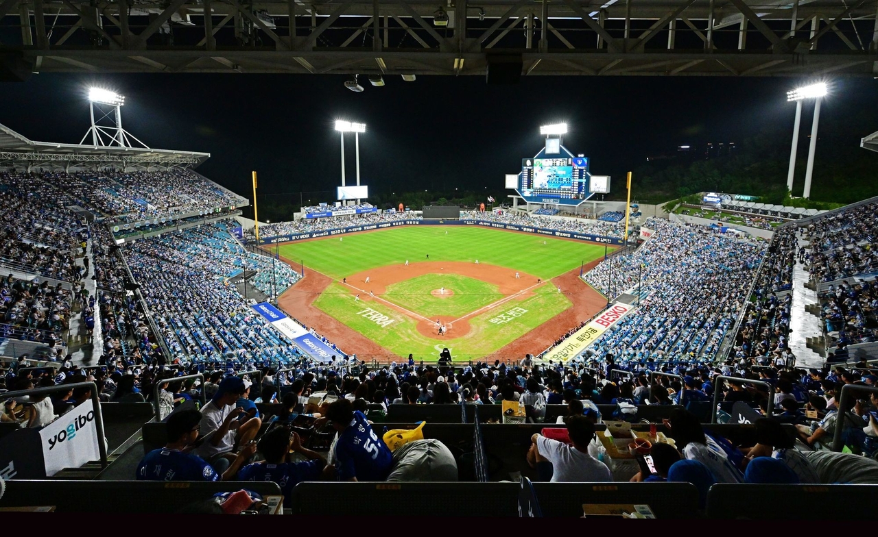Fans watch a Korea Baseball Organization regular-season game between the home team Samsung Lions and the Kiwoom Heroes at Daegu Samsung Lions Park in the southeastern city of Daegu on Saturday. (Yonhap)