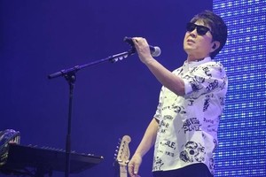 [단독] ‘가왕 조용필’ 57년 음악여정 새긴 어쿠스틱 기타 탄생