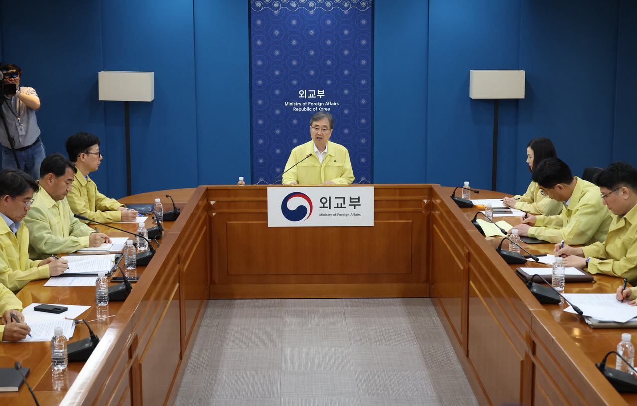 South Korean Foreign Minister Cho Hyun speaks during a meeting to discuss measures following the mass detention of over 300 South Koreans in a US immigration enforcement operation, at the Government Complex in Seoul on Saturday. (Yonhap)