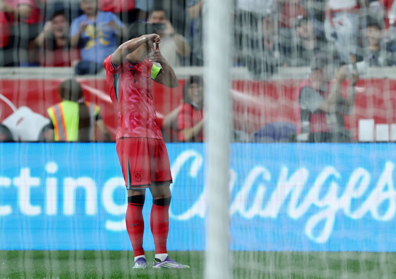 Son Heung-min of South Korea celebrates after scoring against the United States during the teams' friendly match at Sports Illustrated Stadium in Harrison, New Jersey, on Saturday. (Yonhap)