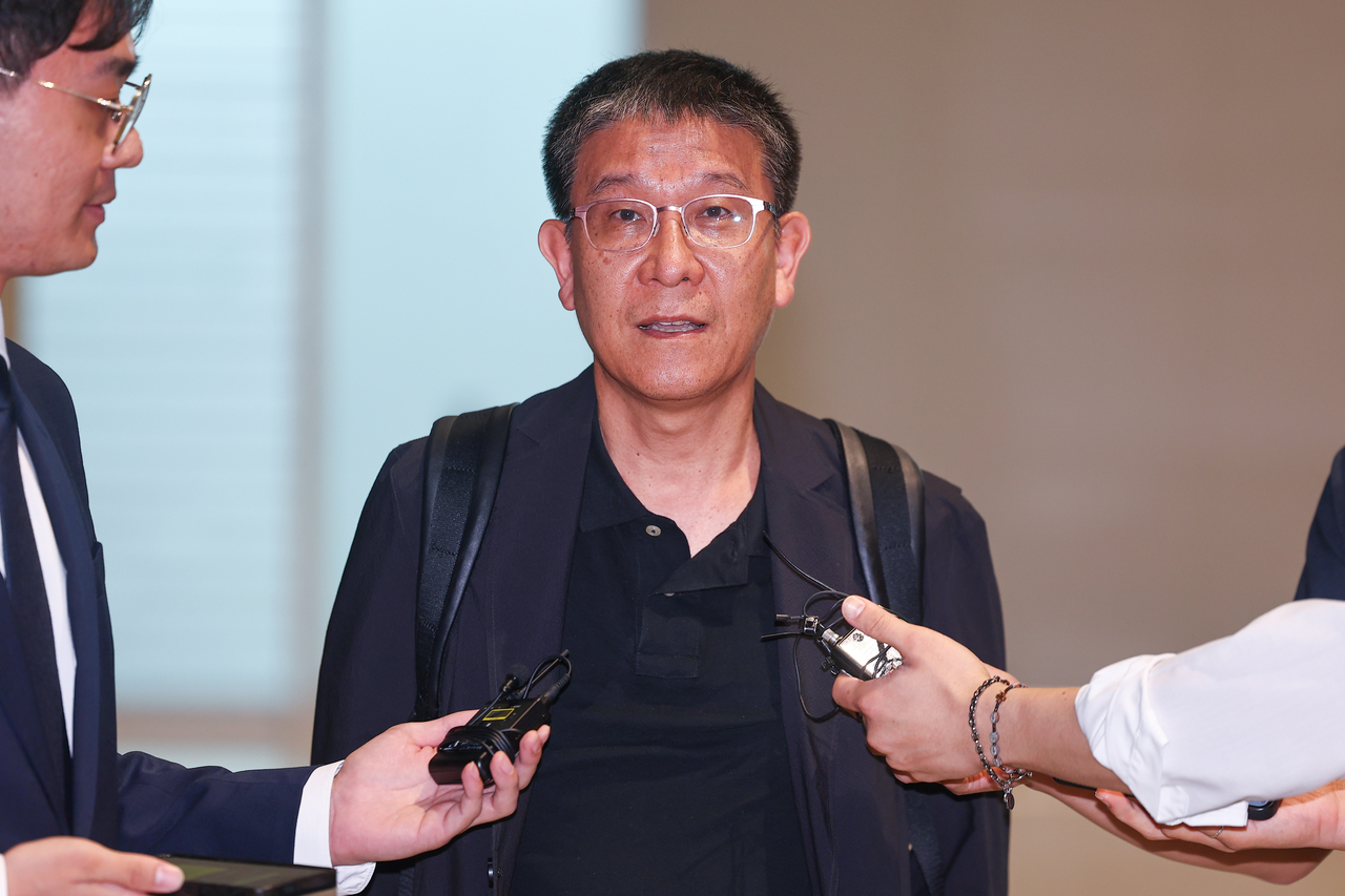 Kim Ki-soo, LG Energy Solution’s human resources chief, travels to the US to support efforts following immigration raids at the construction site for a joint venture with Hyundai Motor Group in Georgia, Sunday. (Yonhap)