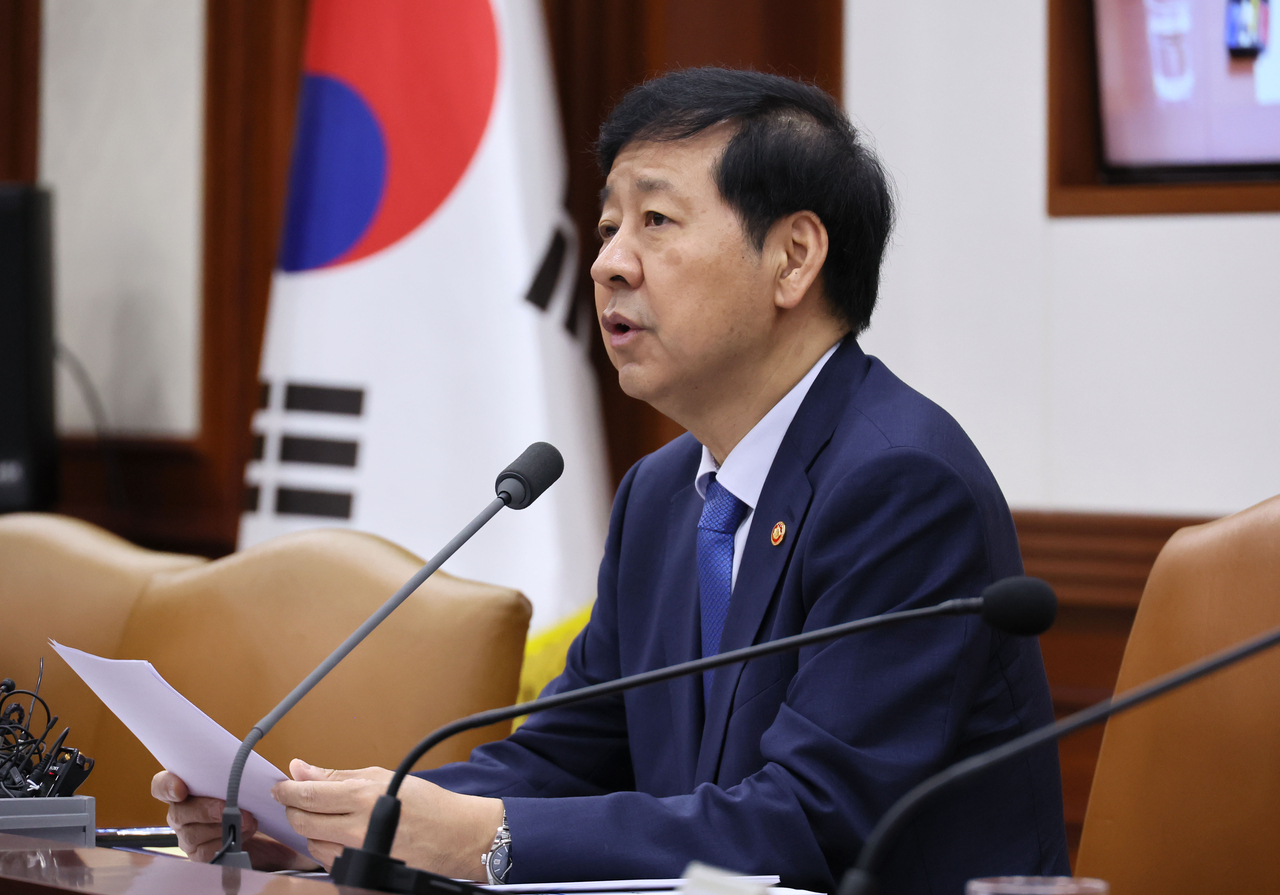 Finance Minister Koo Yun-cheol speaks at a meeting of economy-related ministers held in Seoul on Wednesday. (Yonhap)