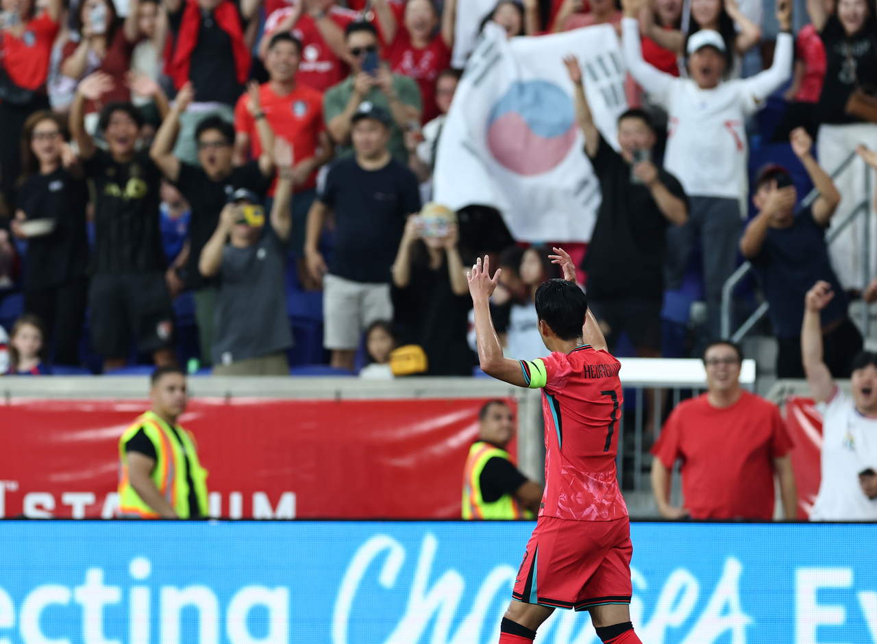 Son Heung-min of South Korea celebrates after scoring against the United States during the teams' friendly match at Sports Illustrated Stadium in Harrison, New Jersey, on Saturday. (Yonhap)