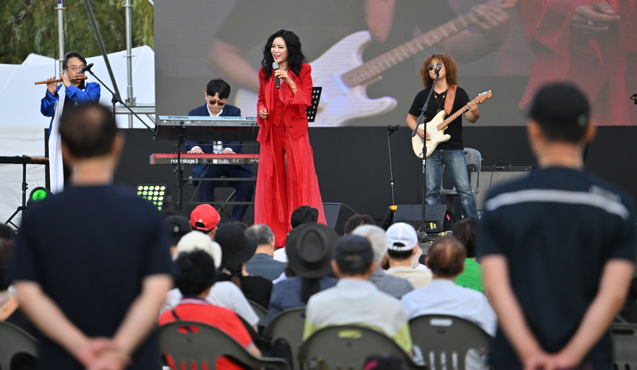 Jazz vocalist WoongSan performs at the Wellness Seoul 2025 festival held at Dream Forest on Sunday. (Im Se-jun/ The Korea Herald)