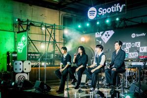 Day6 marks 10th anniversary with intimate ‘Speakeasy Live’ show in Seoul