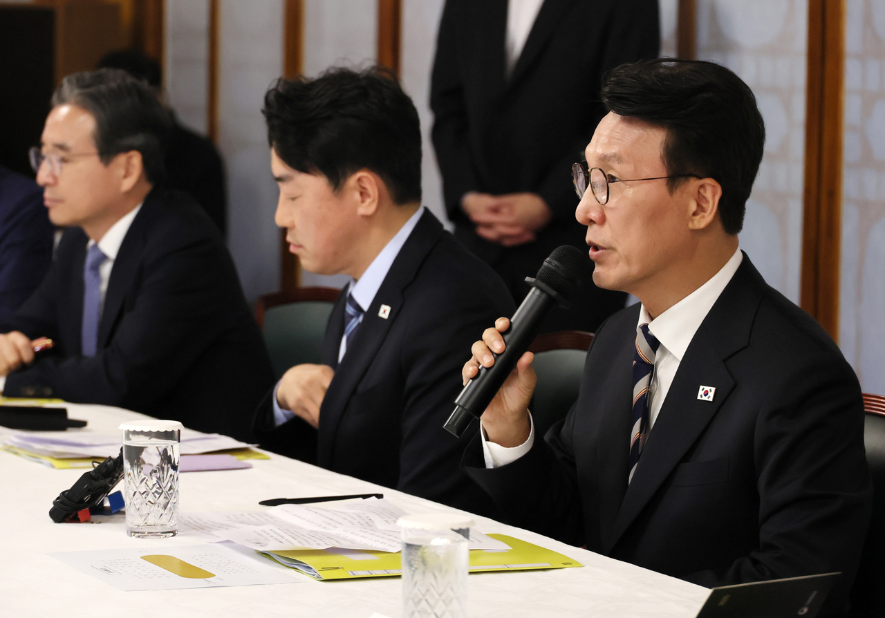 Prime Minister Kim Min-seok speaks during a high-level meeting of the government and ruling party at the prime minister’s residence in Jongno, Seoul, on Sunday. (Yonhap)