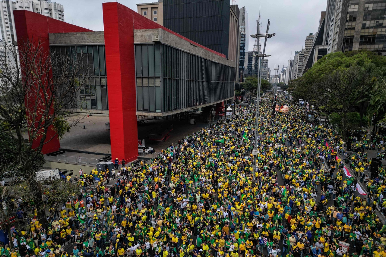 Supporters of Brazil's former president Jair Bolsonaro demonstrate in Sao Paulo, Sunday. (AFP-Yonhap)