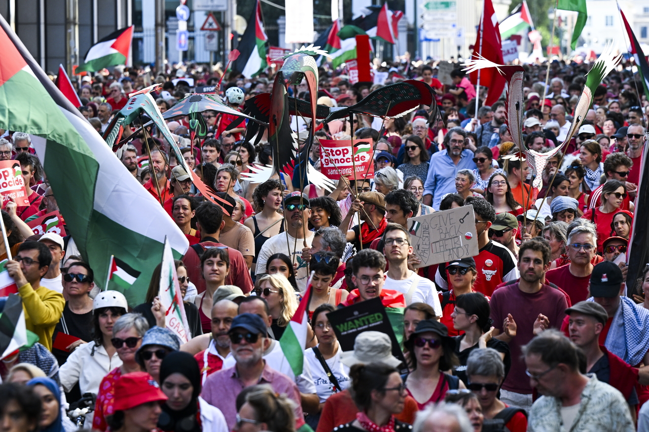People participate in a protest against Israel's military operations in the Gaza Strip and in support of the Palestinian people, in Brussels, Sunday. (EPA-Yonhap)