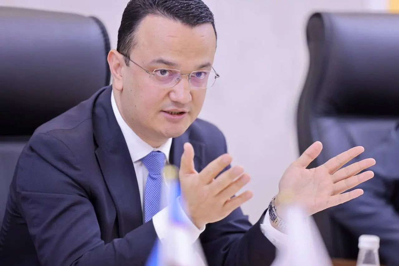 Rajz Kdratov, ministre de l'investissement, de l'industrie et du commerce en Ouzbékistan (ambassade d'Ouzbékistan, Corée)