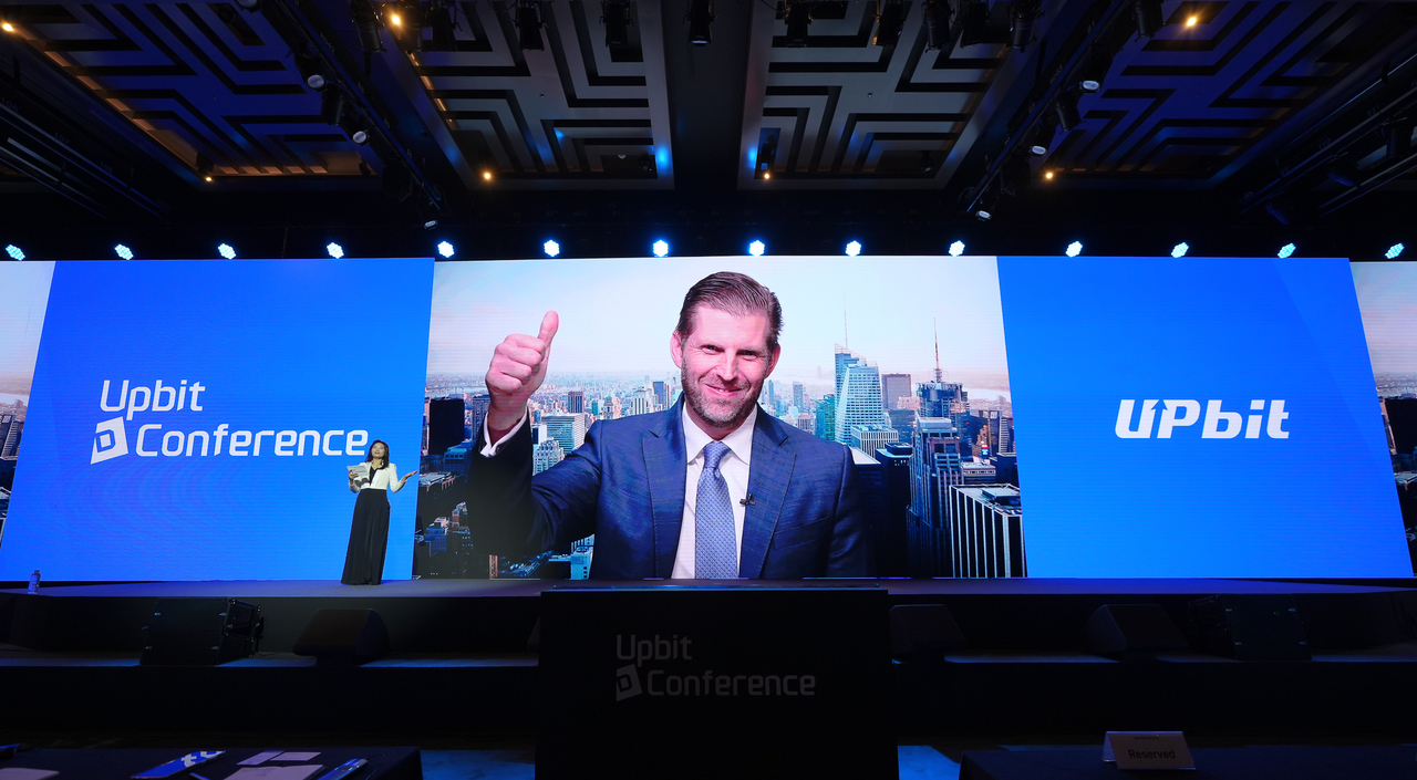 Dunamu’s Chief Brand & Impact Officer Yoon Seon-joo (left) holds a keynote session with Eric Trump, executive vice president of The Trump Organization, who virtually joined the Upbit D Conference 2025 at a hotel in Seoul on Tuesday. (Dunamu)
