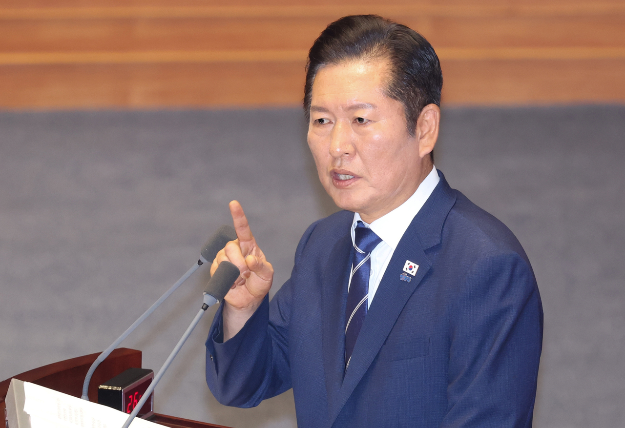 Rep. Jung Chung-rae, leader of the ruling Democratic Party, delivers a policy address during a regular session at the National Assembly in Seoul on Tuesday. (Yonhap)