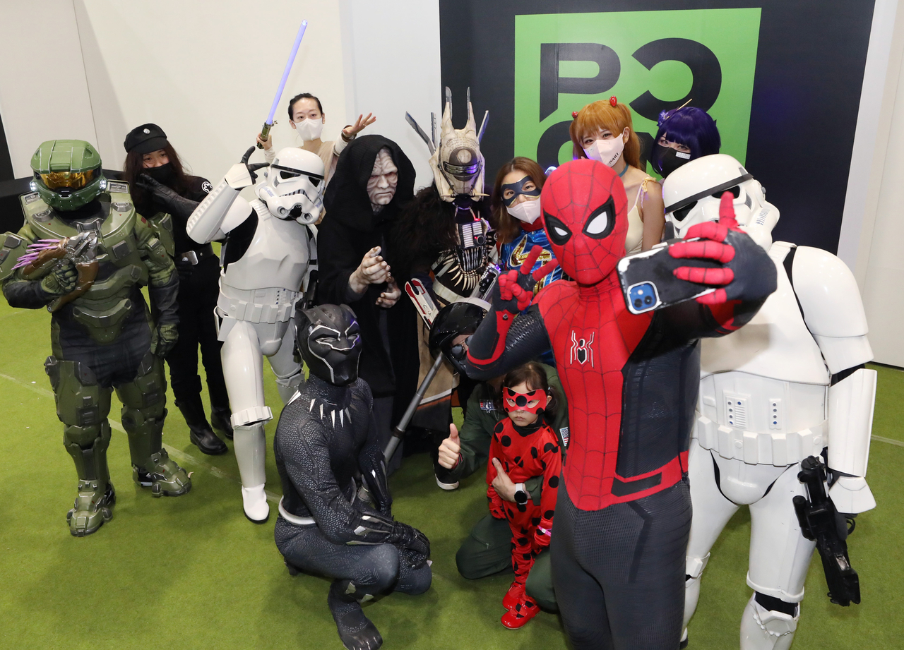Cosplayers pose for a photo during a 2022 Seoul PopCon held at Coex in southern Seoul. (Newsis)