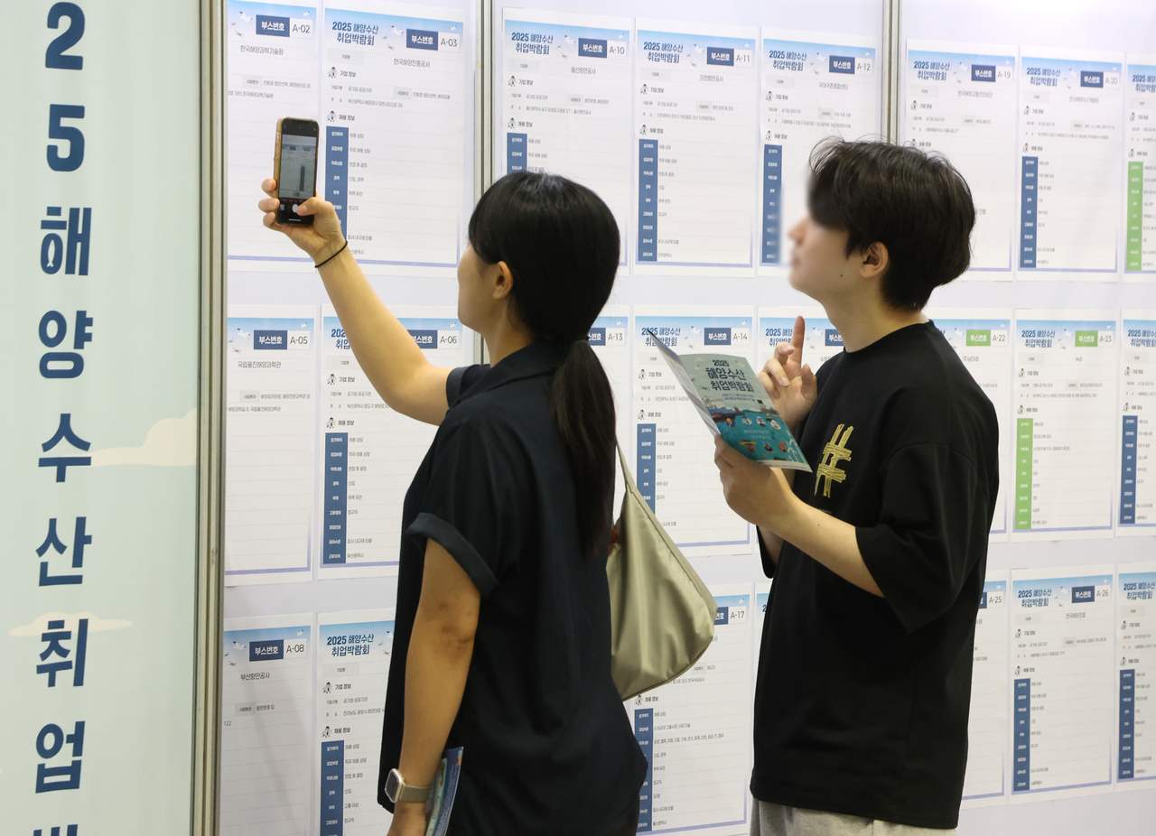 Job seekers look at a job posting board during the 2025 Marine and Fisheries Job Fair at BEXCO Exhibition Center II in Haeundae, Busan, Thursday morning. (Yonhap)