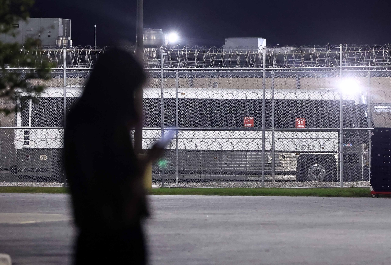 A bus is parked at a detention center in Folkston, Georgia, on Wednesday, where hundreds of South Korean workers of Hyundai Motor Group and LG Energy Solution remain detained following a recent immigration crackdown. The planned departure the same day of them via a chartered plane "became difficult" due to unspecified US circumstances, the South Korean foreign ministry said. (Yonhap)