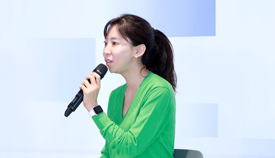 Market Kurly founder and CEO Sophie Kim speaks during a commerce event at Naver Square in Jongno, Seoul, Tuesday. (Naver)