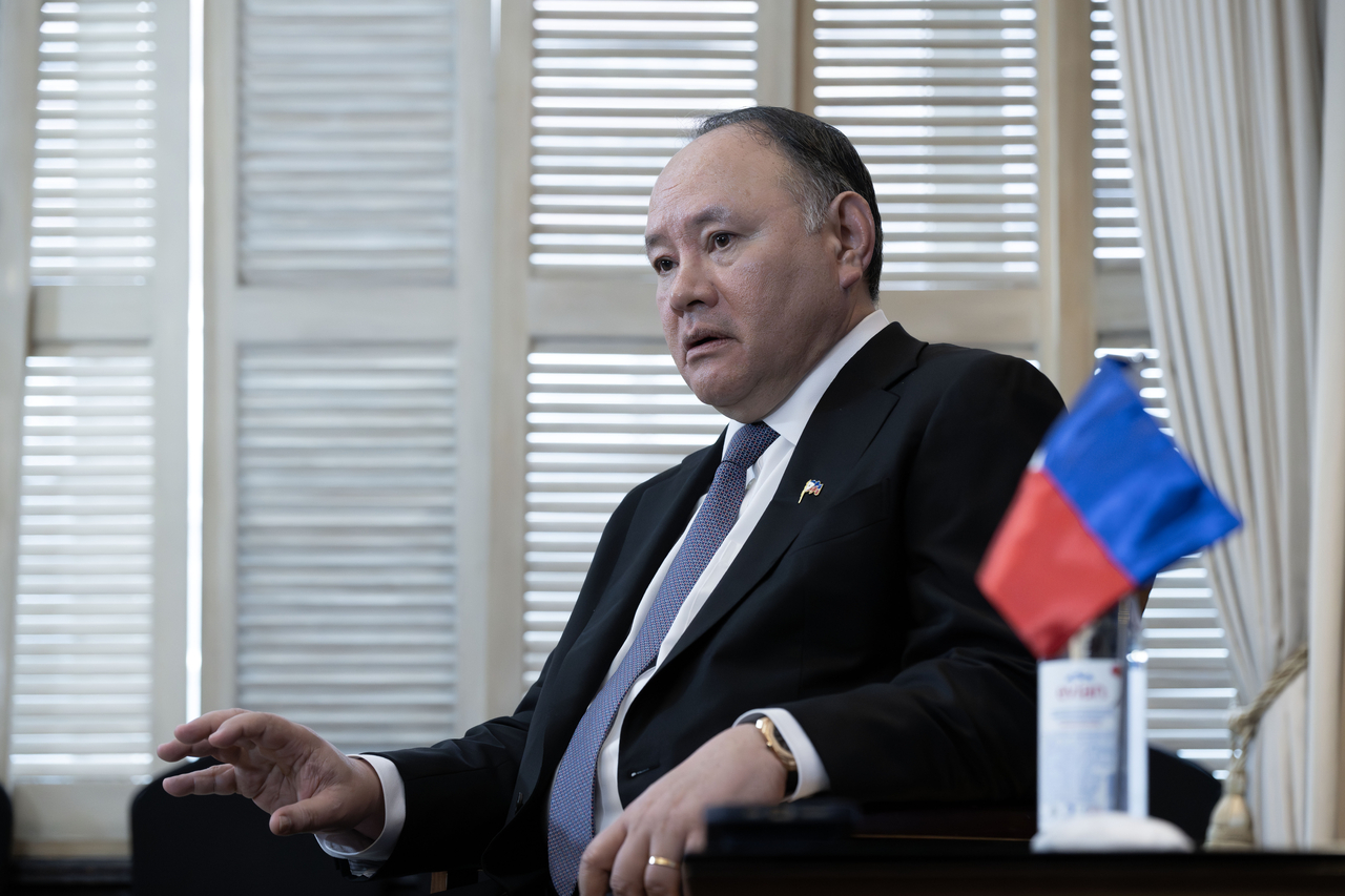 Philippine Defense Secretary Gilberto Teodoro speaks during an interview with The Korea Herald at the Lotte Hotel in central Seoul on Tuesday. (Im Se-jun/The Korea Herald)