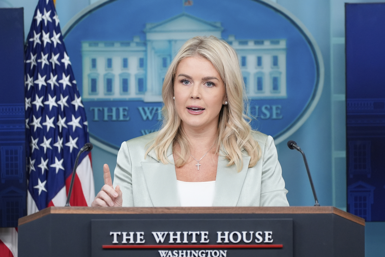 White House press secretary Karoline Leavitt speaks with reporters in the James Brady Press Briefing Room at the White House, Tuesday, in Washington. (AP-Yonhap)