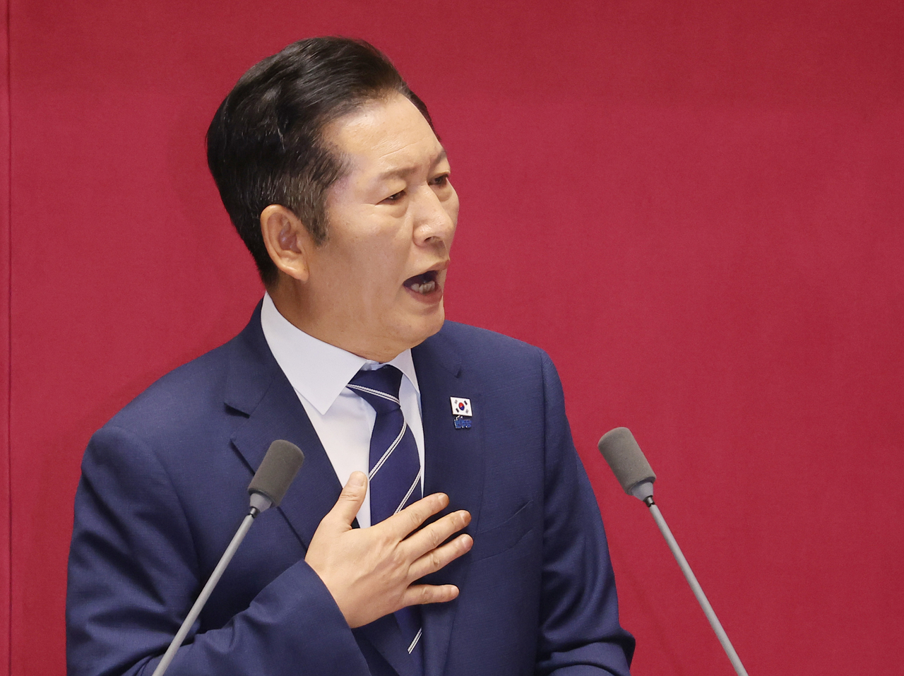 Democratic Party of Korea Chair Rep. Jung Chung-rae delivers a speech to the National Assembly on Tuesday. (Yonhap)