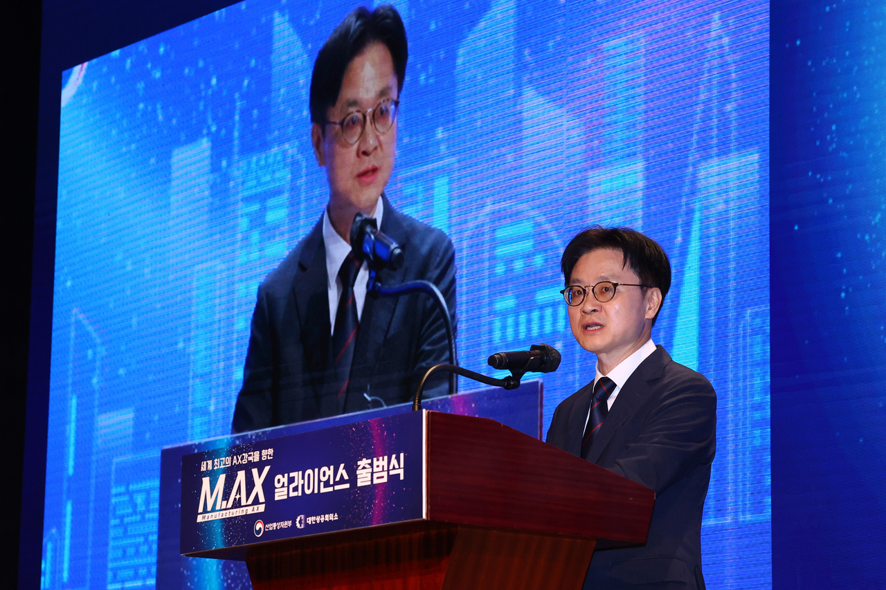 김정관 산업통상자원부 장관이 10일 서울 중구 웨스틴조선호텔에서 열린 제조 인공지능 전환(AX) 얼라이언스 출범식에서 환영사를 하고 있다. [연합]