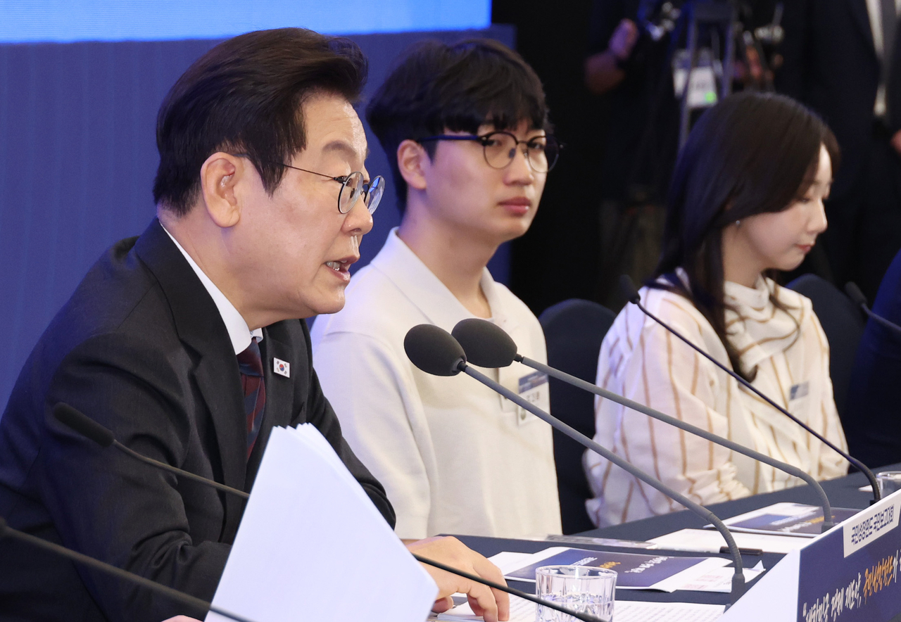 President Lee Jae Myung (left) speaks at an event to announce the launch of the massive pooled fund to nurture the growth of strategic industries and technologies in Mapo-gu, Seoul, Wednesday.
