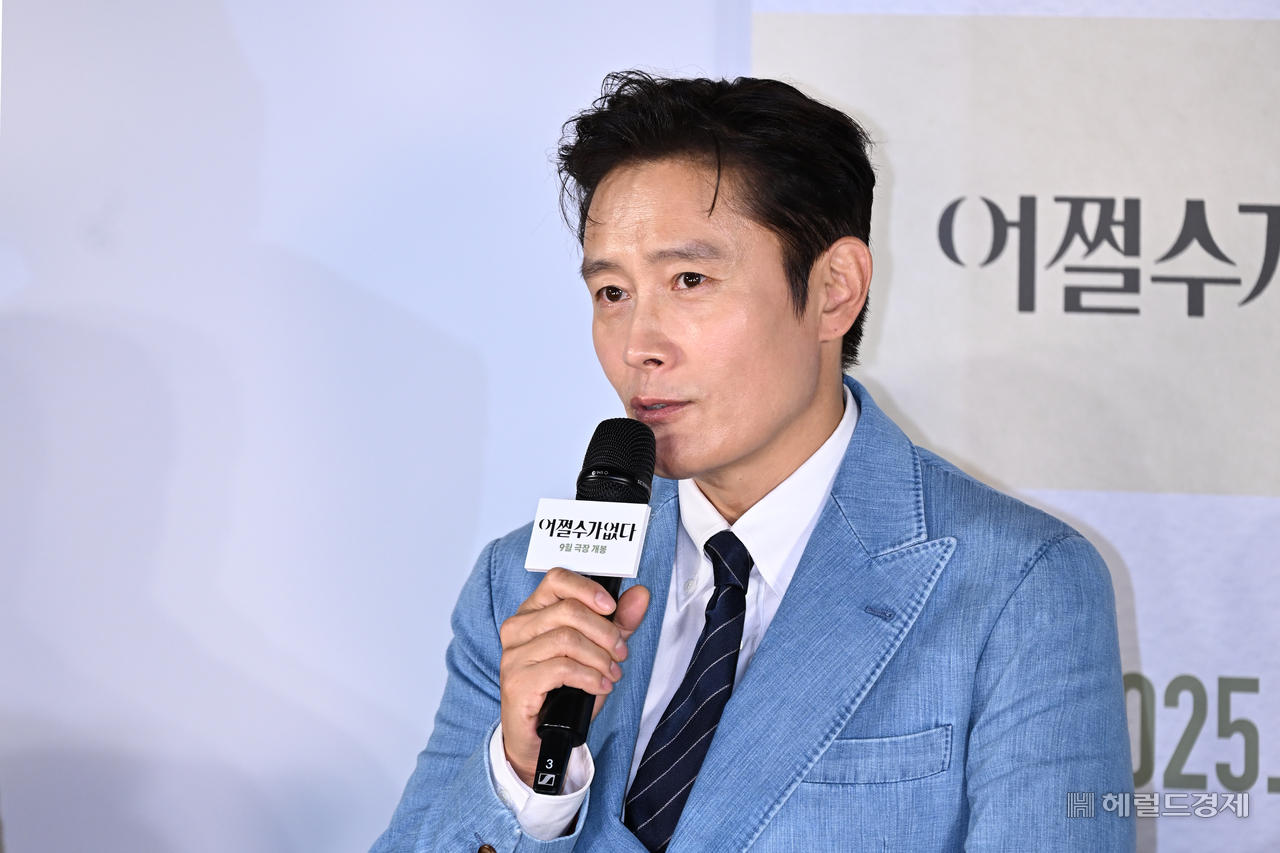 이병헌 배우가 지난 8월 19일 오전 서울 용산구 CGV용산아이파크몰에서 열린 ddj 토토사이트 ‘어쩔수가없다’ 제작보고회에 참석해 인사말을 하고 있다. 윤병찬 기자.