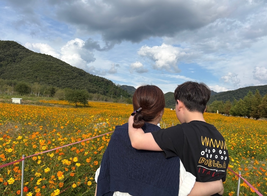 Noh Min-jung and her son Park Jae-ha, 14 (Noh Min-jung)