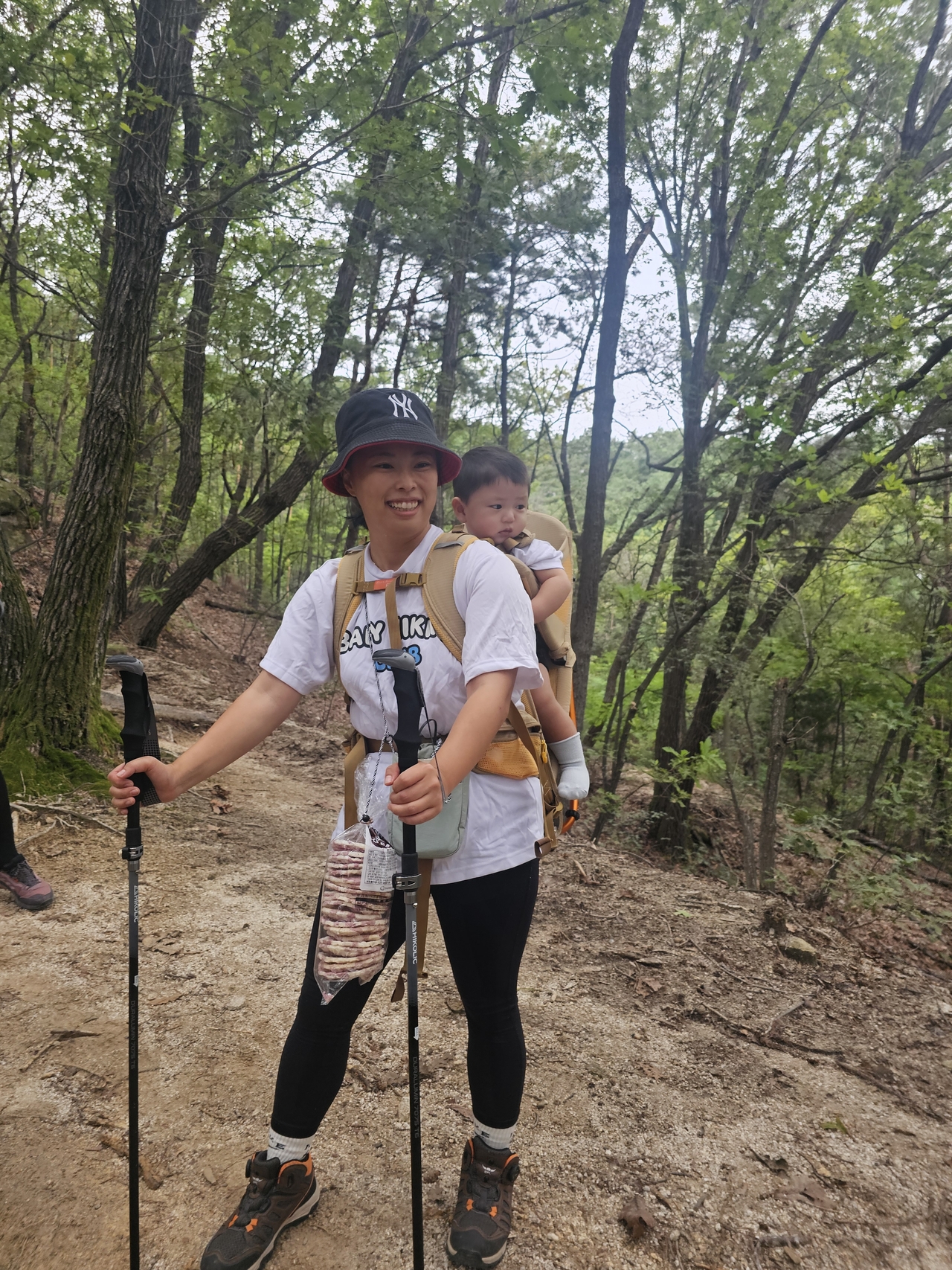 Han Sun-min and her son Ji-woo pose on the trail after taking an early-morning train from Daegu to join Tuesday's Buramsan gathering. (Choi Jae-hee/The Korea Herald)