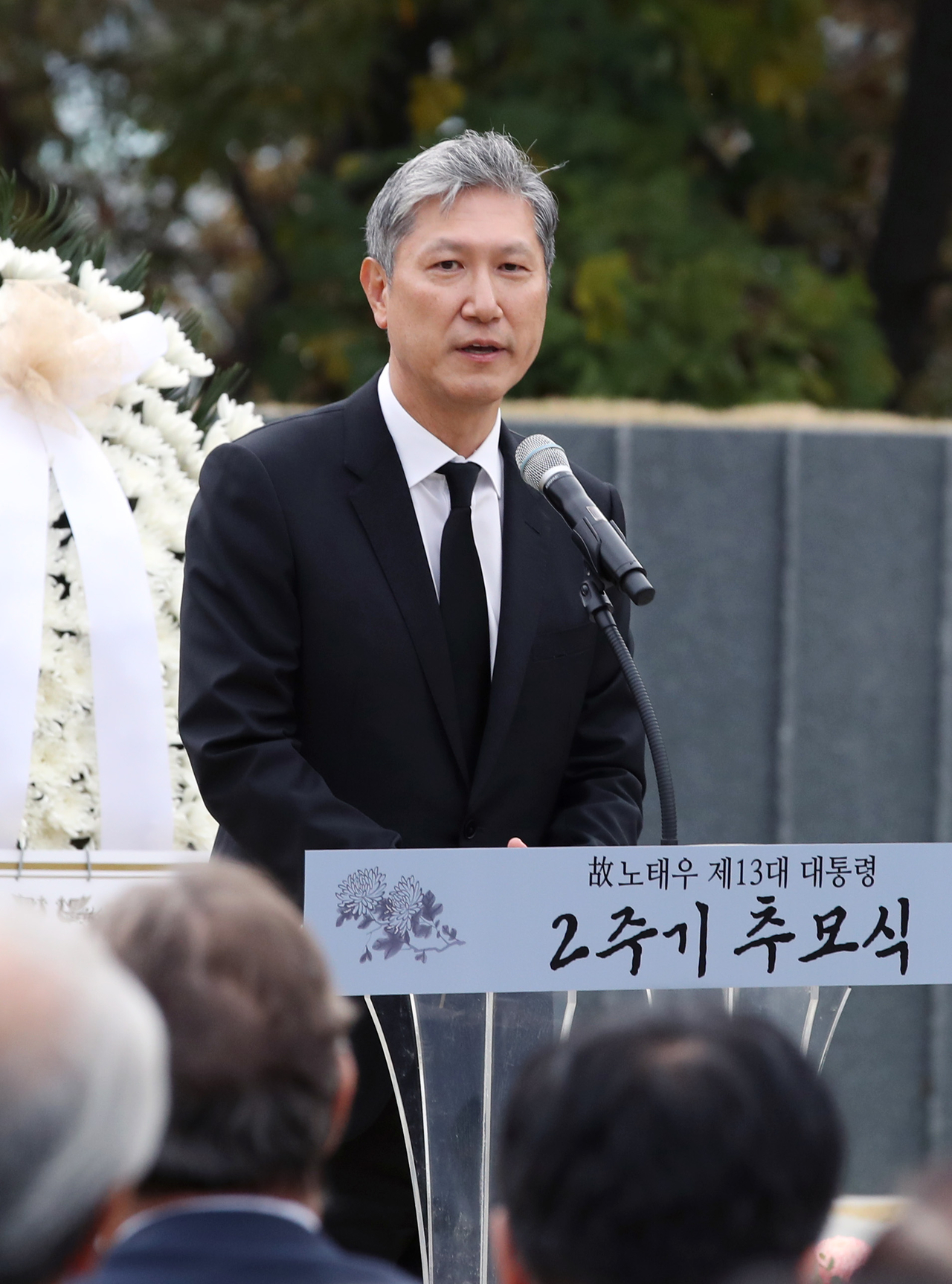 Roh Jae-heon, the eldest son of former President Roh Tae-woo, speaks during a memorial ceremony marking the second anniversary of his father’s death in Paju, Gyeonggi Province, in 2023. (Newsis)