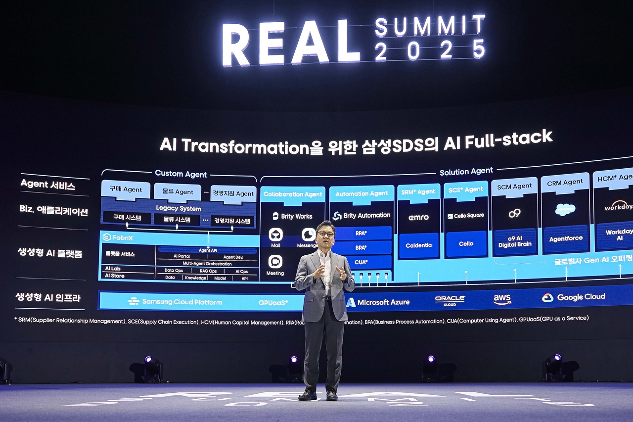 Lee Jun-hee, president and CEO of Samsung SDS, delivers a keynote address at the company’s “Real Summit 2025” event in Gangnam-gu, southern Seoul, on Thursday. (Samsung SDS)