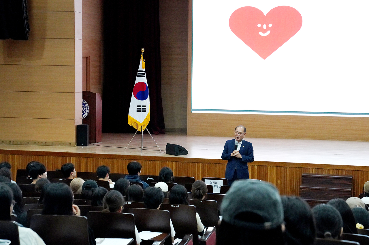 이재용 총장이 인사말을 하고 있다.[영남이공대 제공]