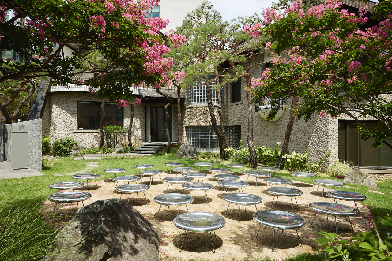 A view of the garden installation at Frieze House Seoul (Frieze Seoul)