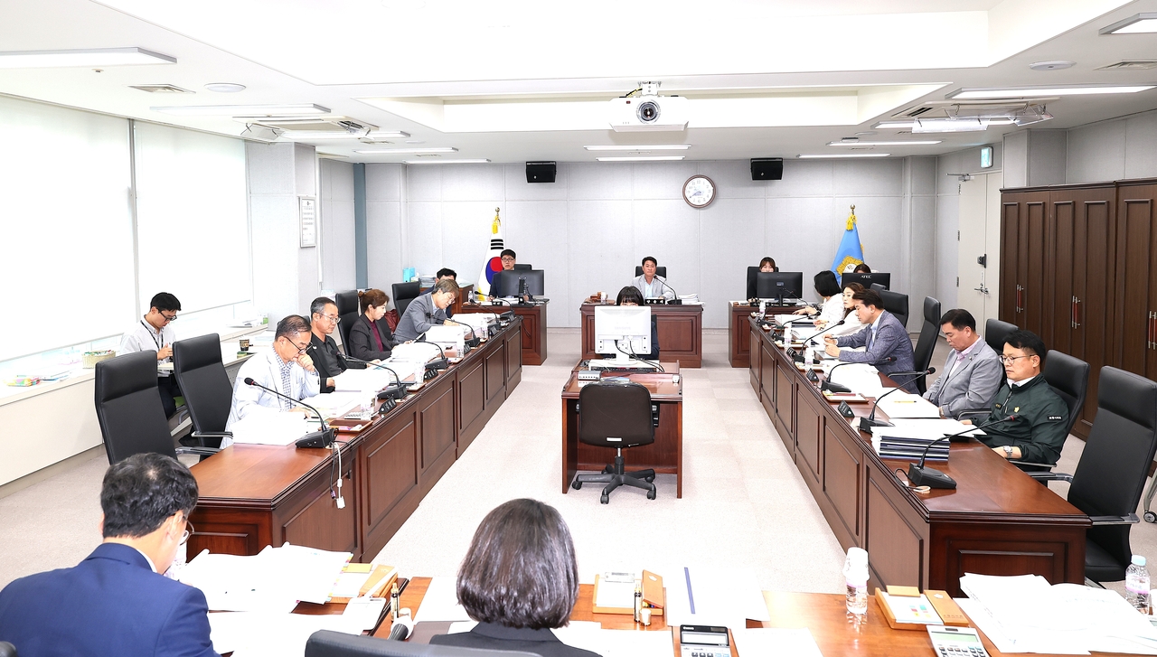 포항시의회 예산결산특별위원회가 16일까지 3조 3,153억 원 규모의 예산안 심의에 들어갔다.[포항시 제공]