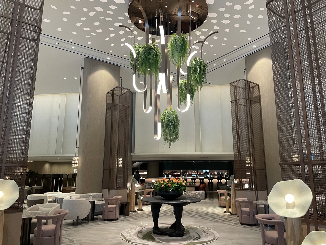 The Westin Seoul Parnas' lobby lounge, The Logue (Hong Yoo/The Korea Herald)