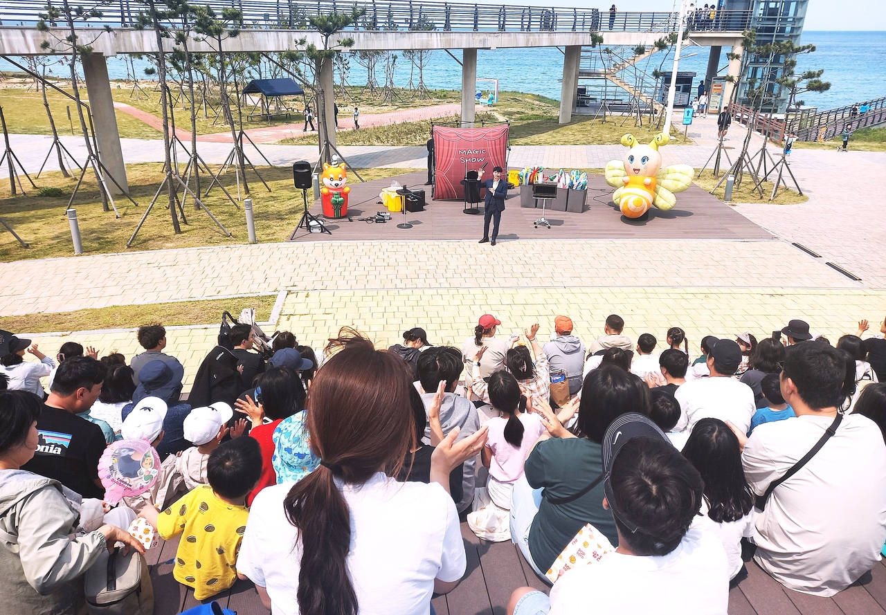 국립 울진 해양과학관이 마련한  ‘즐거운 토요일, 신나는 과학관’이 가족 단위 관람객의 호응 속에 성공적으로 마무리됐다.[과학관 제공]