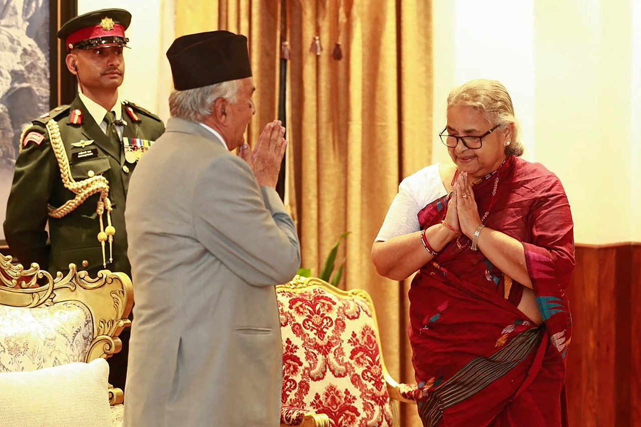 Nepal's President Ram Chandra Paudel (left) gestures after administering the oath to the country's newly appointed Prime Minister Sushila Karki during her swearing-in-ceremony at the President House in Kathmandu on Friday. (AFP-Yonhap)