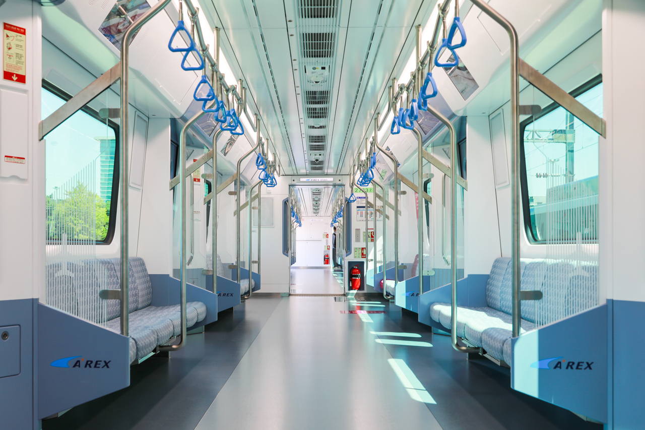 Interior of the new six-car electric train (Airport Railroad)