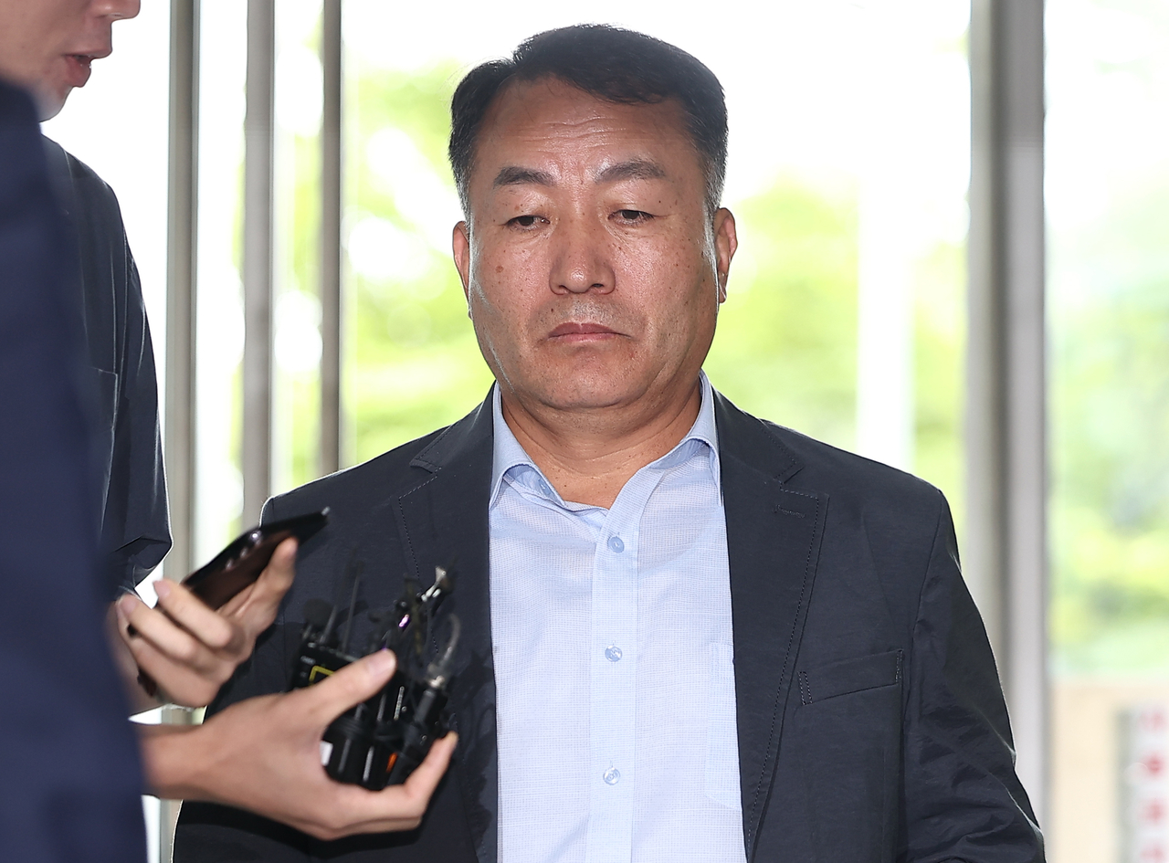 Former Marine Corps Commandant Kim Kye-hwan appears at a special counsel team's office in southern Seoul to undergo questioning on  Sunday. (Yonhap)