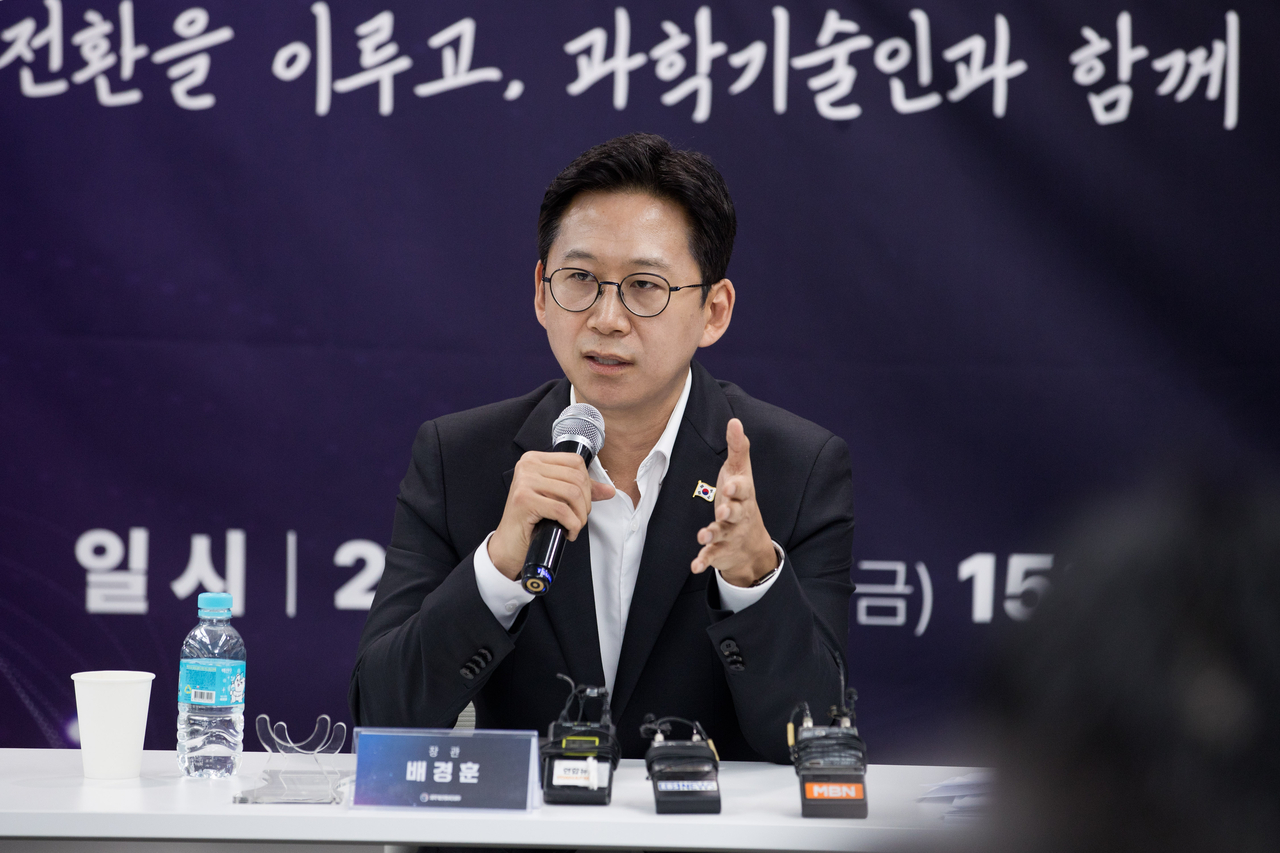 ICT Minister Bae Kyung-hoon speaks at a press briefing in Seoul on Friday. (Ministry of Science and ICT)