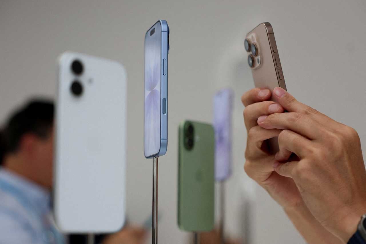 Apple keeps iPhone 17 prices flat, piling pressure on Korean suppliers -  The Korea Herald