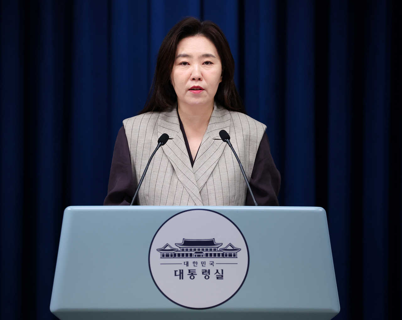 Presidential spokesperson Kang Yu-jung speaks during a press briefing at the presidential office in Yongsan, Seoul, on Monday. (Yonhap)