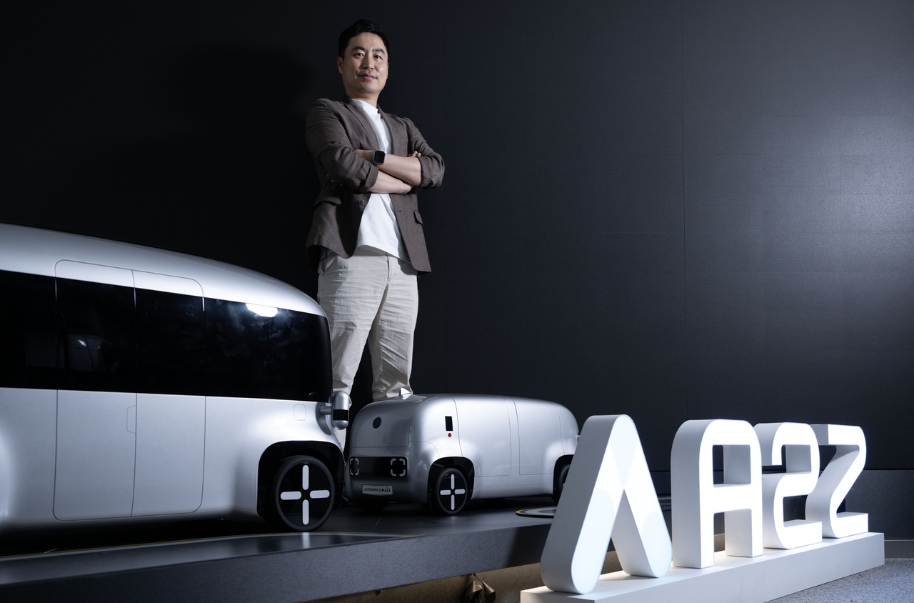 Autonomous A2Z Co-founder and CEO Han Ji-hyeong pose for a photo after an interview with The Korea Herald on Sep. 8 at the company’s research center in Pyeongchon, Gyeonggi Province. (Im Se-jun/The Korea Herald)