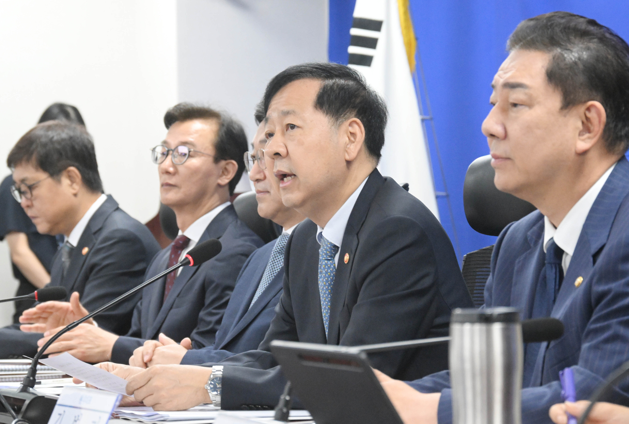 구윤철 부총리 겸 기획재정부 장관이 9월 15일 서울 영등포구 국회 의원회관에서 열린 ‘추석민생안정대책 당정협의’에 첨석, 모두발언을 하고 있다. [기획재정부 제공]