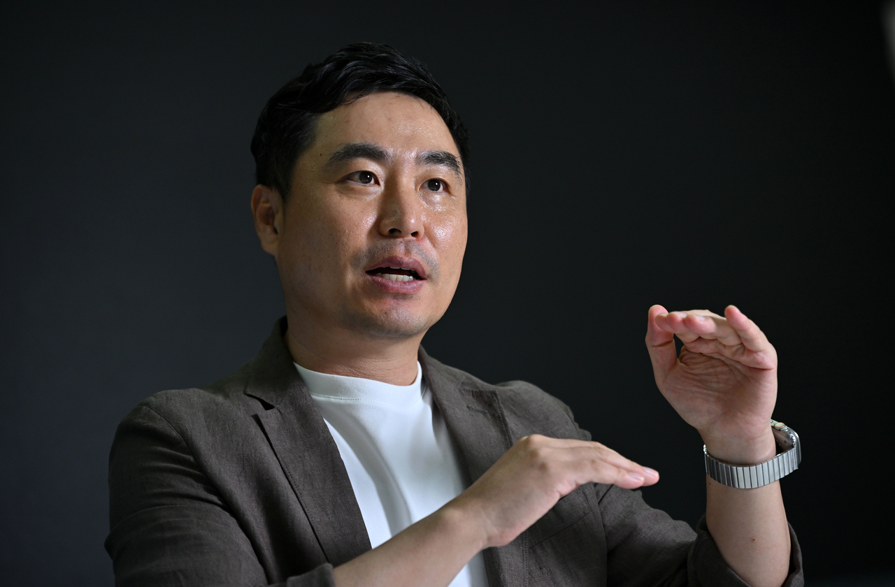 Autonomous A2Z co-founder and CEO Han Ji-hyeong talks during an interview with The Korea Herald on Sept. 8 at the company’s research center in Pyeongchon, Gyeonggi Province. (Im Se-jun/The Korea Herald)