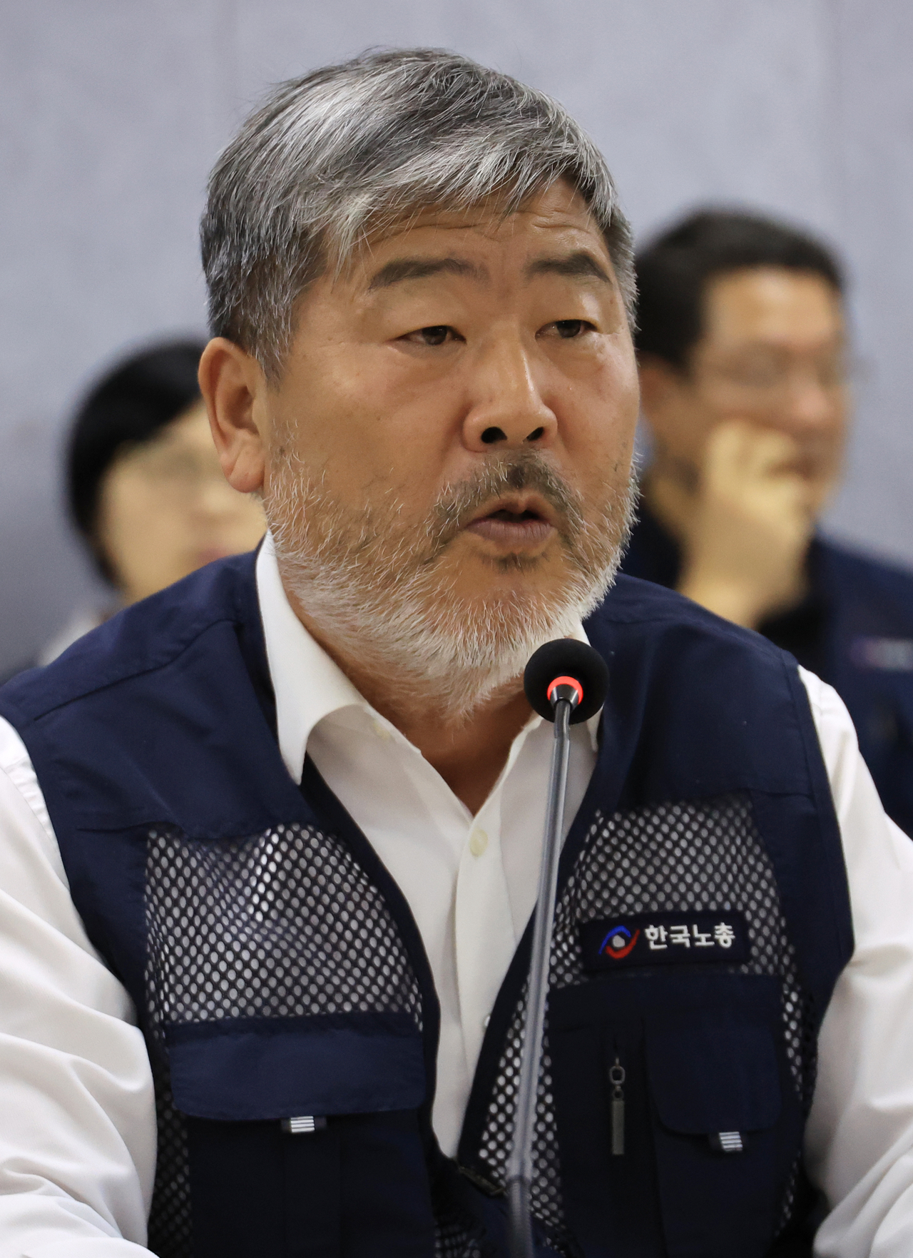 김동명 한국노총 위원장이 10일 서울 여의도 한국노총에서 열린 한국노총-고용노동부 장관 간담회에서 인사말을 하고 있다. [연합]
