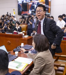 곽규택, 사별한 박지원에 “사모님 뭐하세요”…법사위 정회 후 사과
