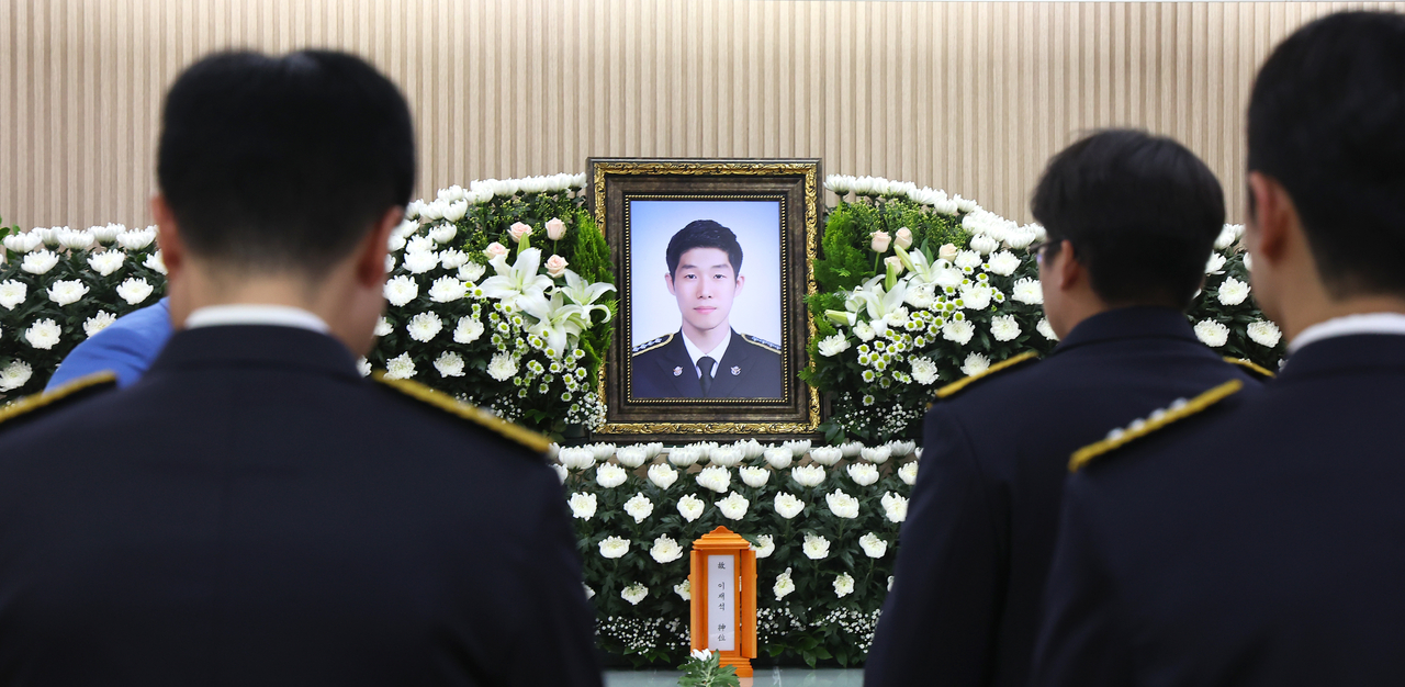 A funeral altar for Sgt. Lee Jae-seok is set up at a funeral hall in Dong-gu, Incheon, on Sept. 11. (Yonhap)