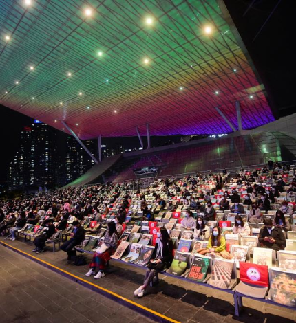 Audience members sit spaced apart at the Busan Cinema Center during the 25th BIFF in 2020, following COVID-19 safety protocols. (BIFF)