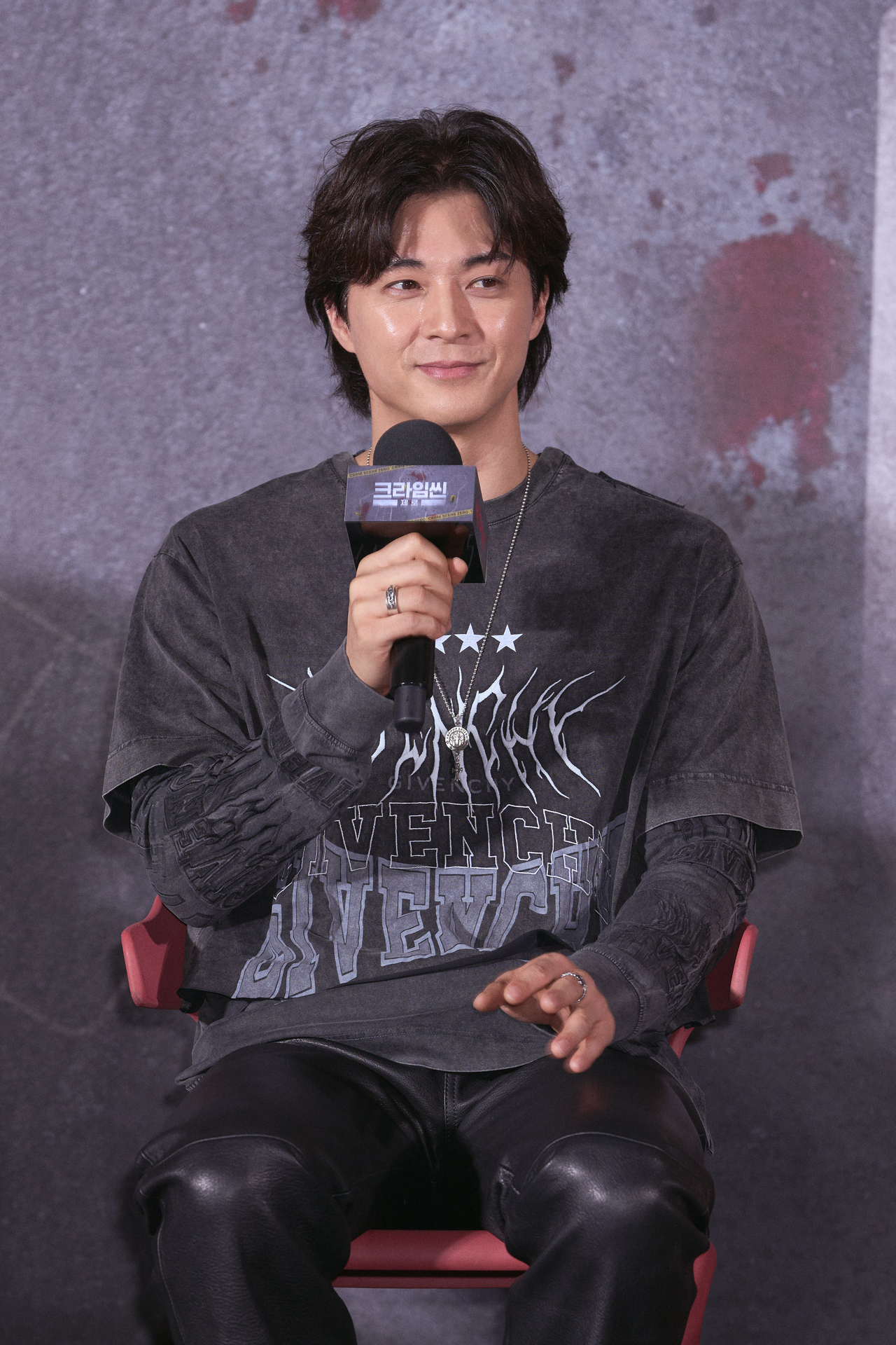 16일 오후 서울 구로구 신도림 라마다 호텔 2층 그랜드볼룸에서 열린 ‘크라임씬 제로’ 제작 발표회에서 김지훈이 질문에 답하고 있다. [넷플릭스 제공]