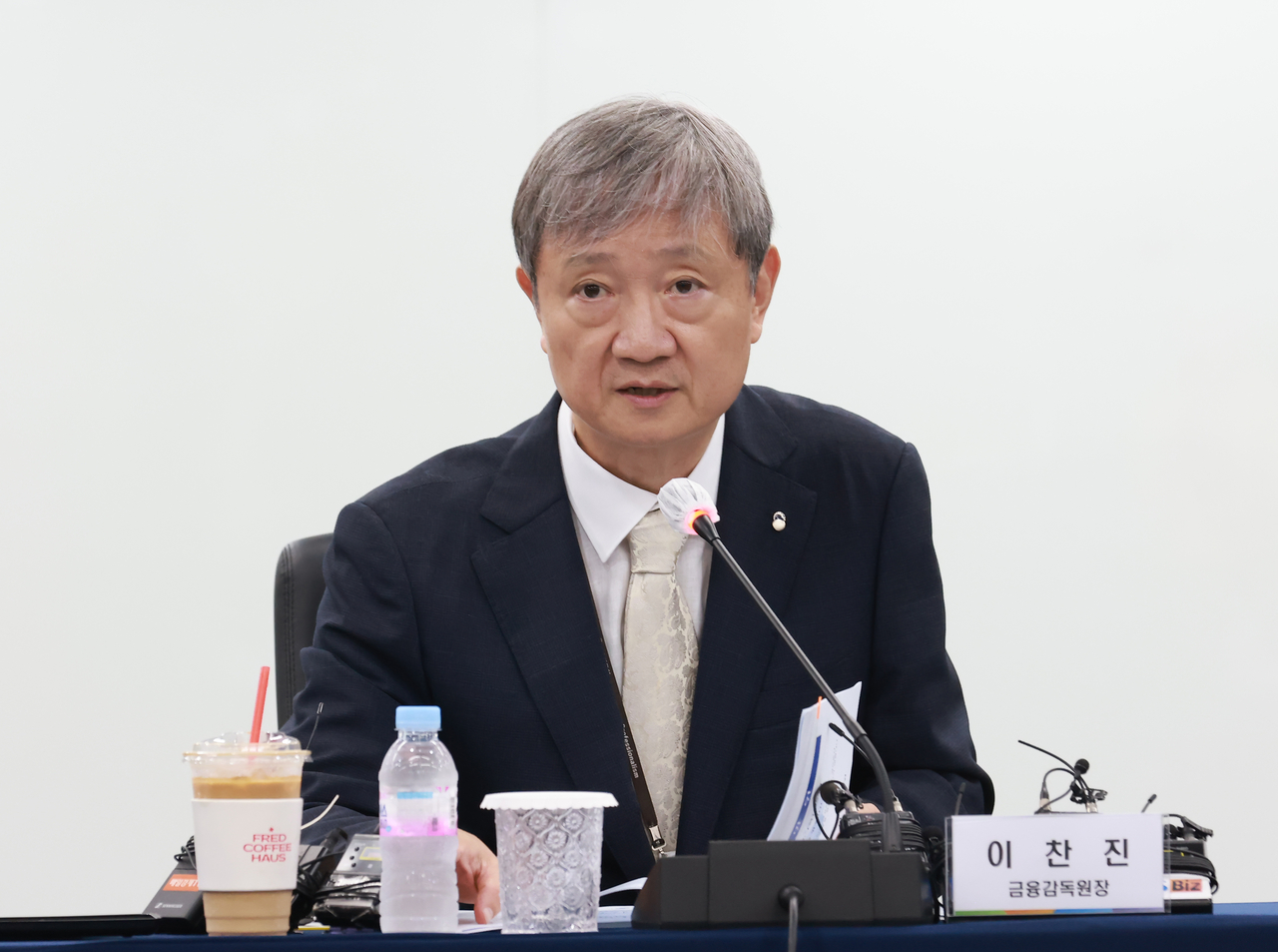 Lee Chan-jin, governor of the Financial Supervisory Service, speaks during a meeting with credit card and non-bank lenders in Seoul.